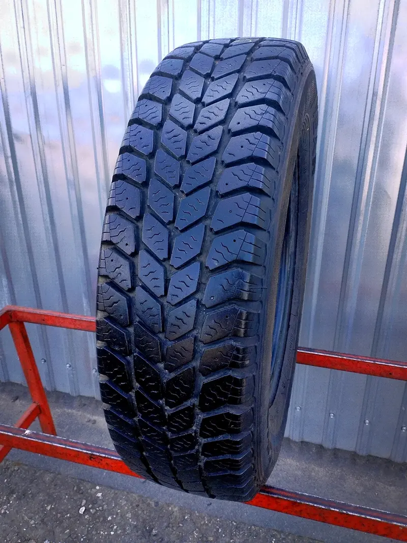 Б/у шина 215/75 R16C Goodyear Cargo Ultra Grip