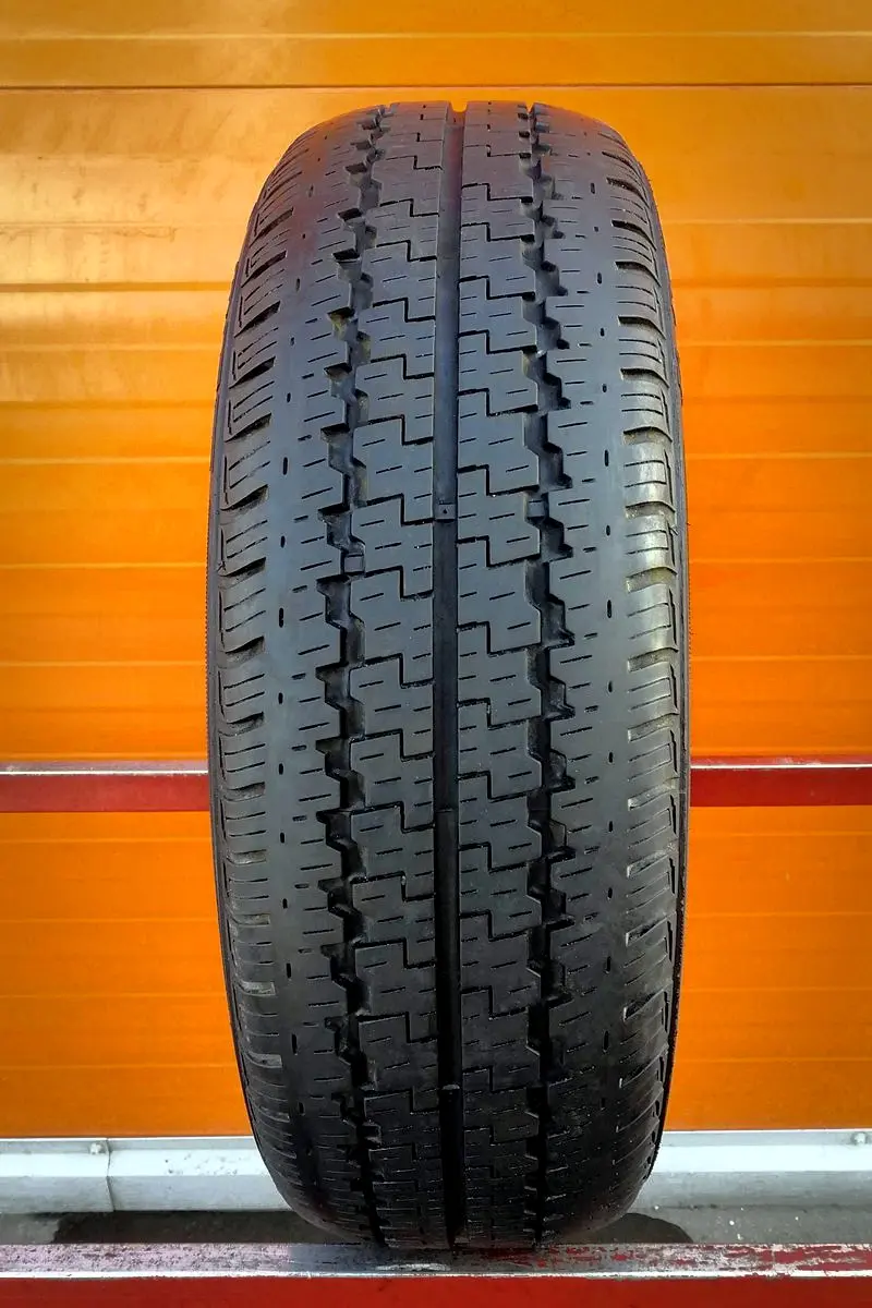 Б/у шина 215/75 R16C Kumho Radial 857