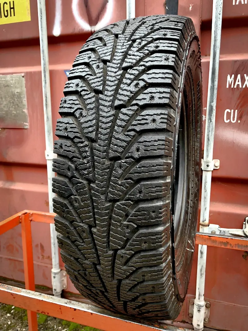 Б/у шина 215/75 R16C Nokian Hakkapeliitta C Cargo, фото 1