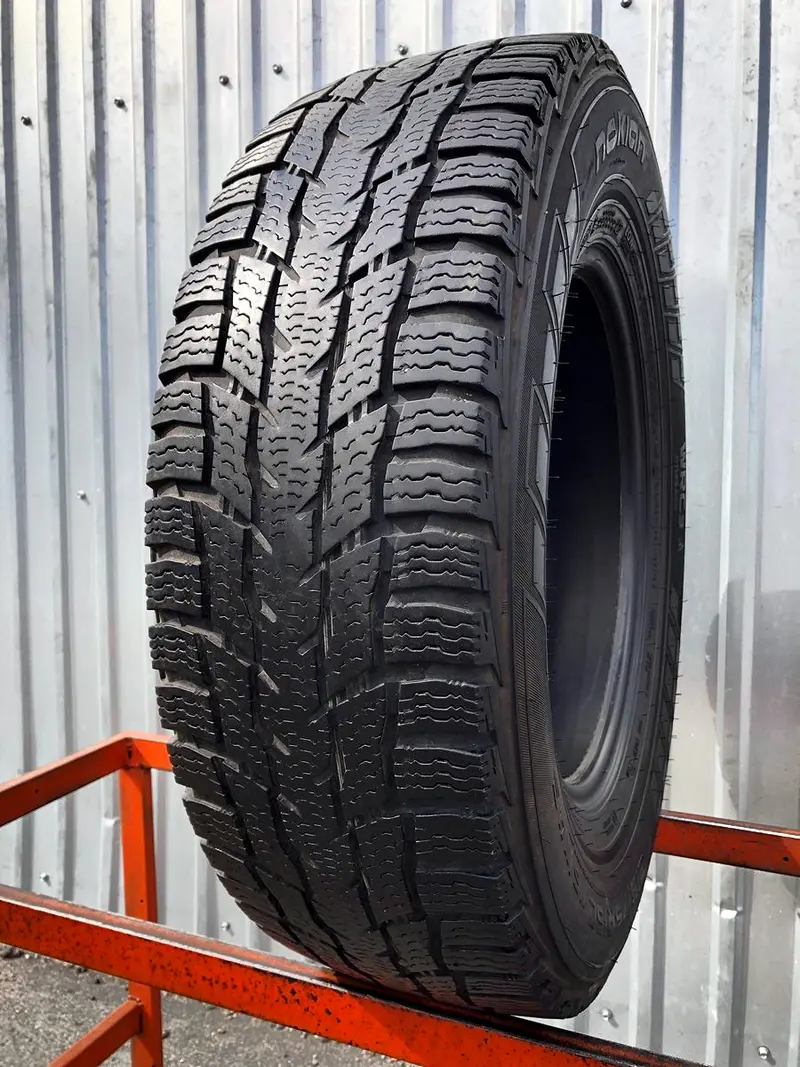 Б/у шина 215/75 R16C Nokian WR C3