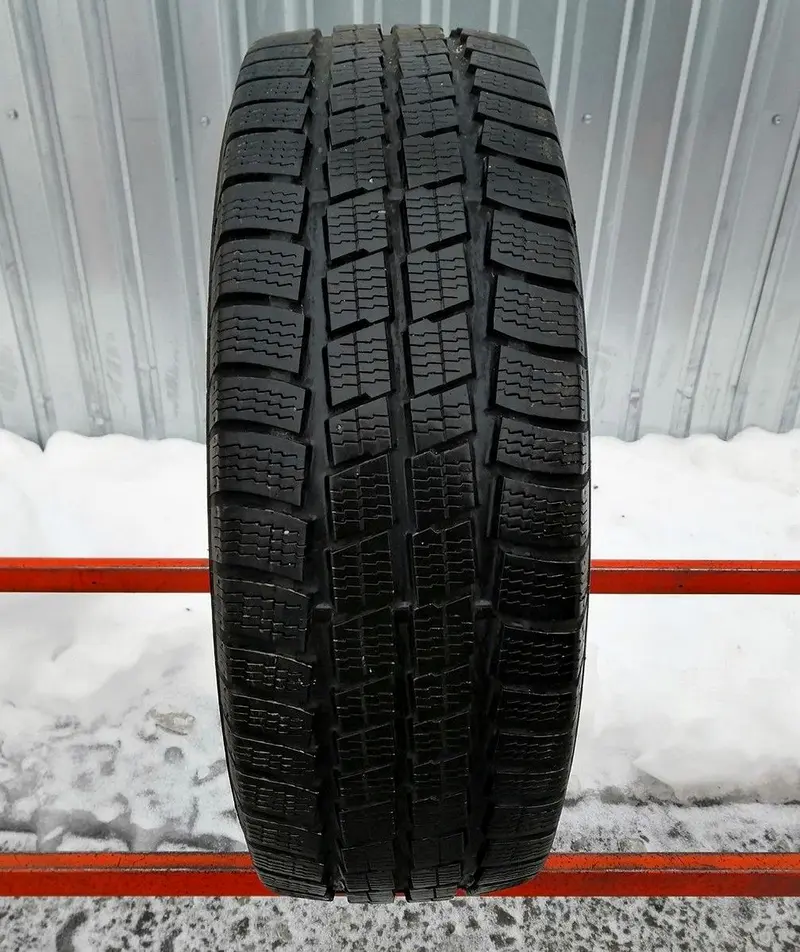 Б/у шина 215/75 R16C Uniroyal Snow Max