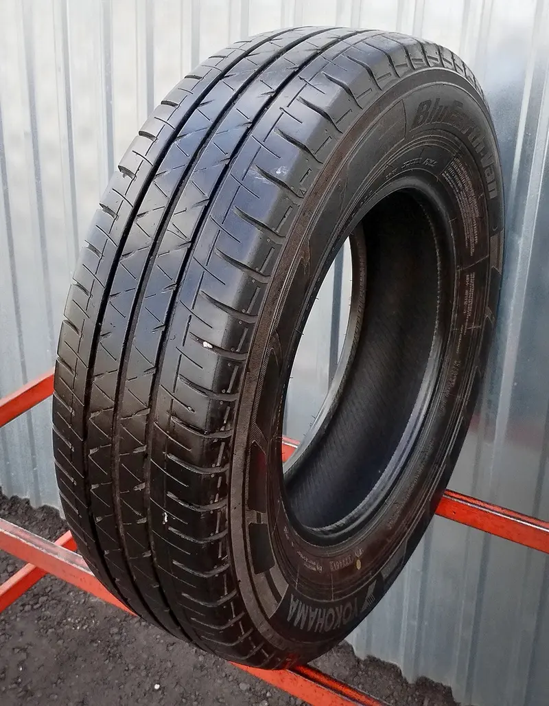 Б/у шина 215/75 R16C Yokohama BluEarth-Van RY55