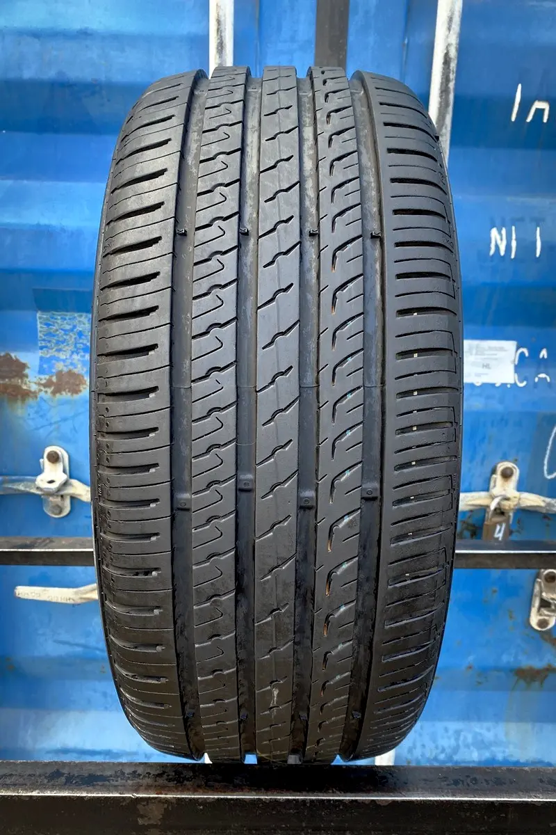 Б/у шина 225/35 R18 Barum Bravuris 5HM