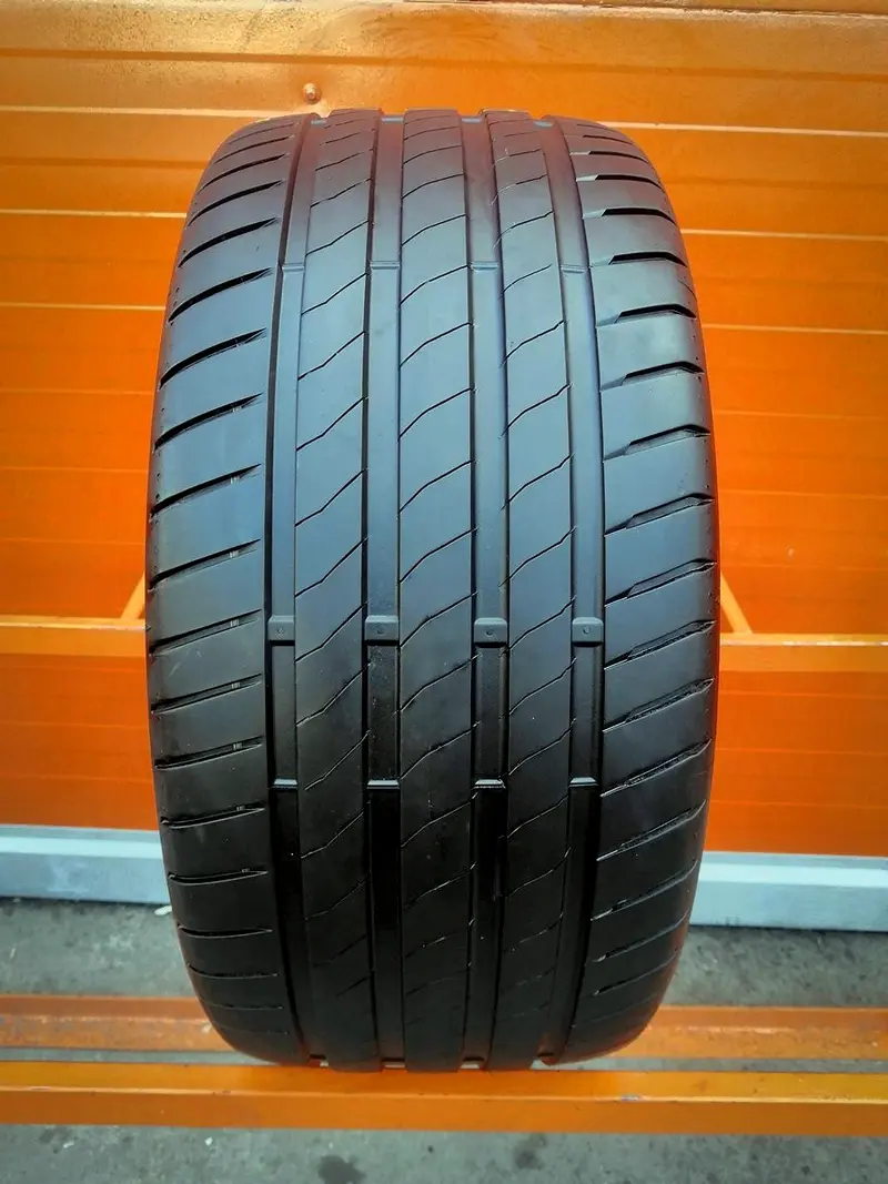 Б/у шина 225/35 R19 Bridgestone Potenza Sport