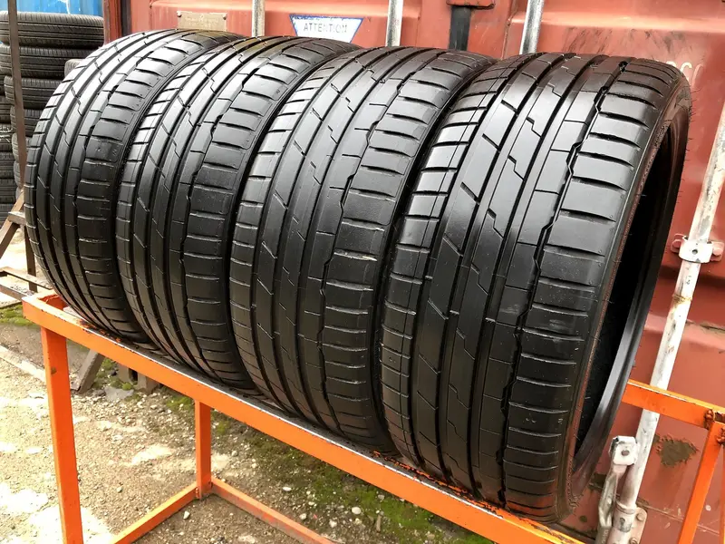 Комплект б/у шин 225/35 R19 Hankook Ventus S1 Evo3 K127