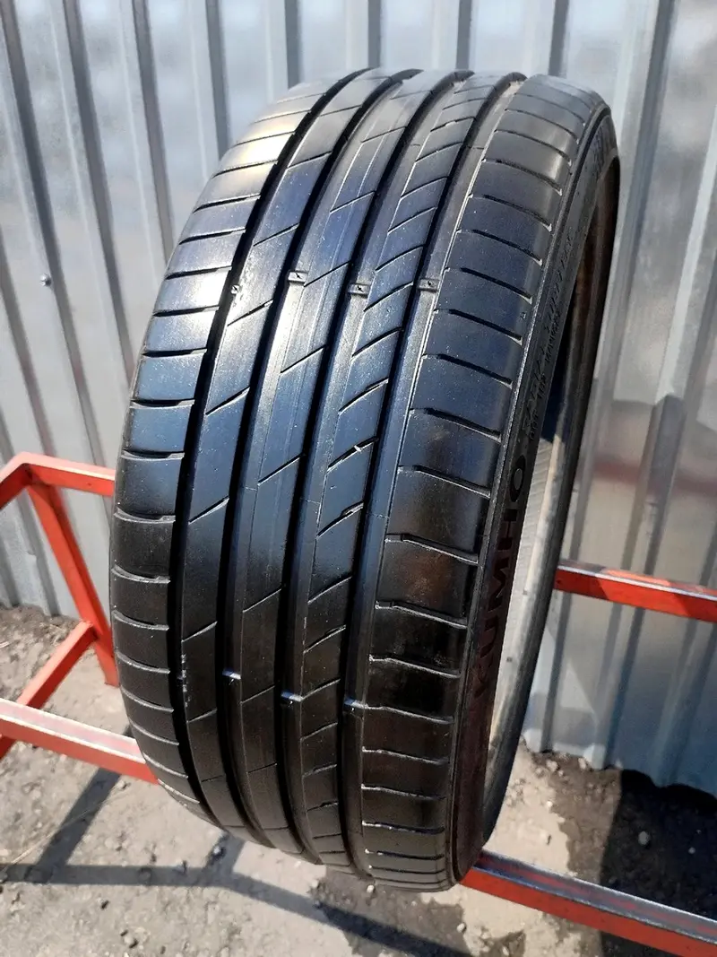 Б/у шина 225/35 R19 Kumho Ecsta PS71