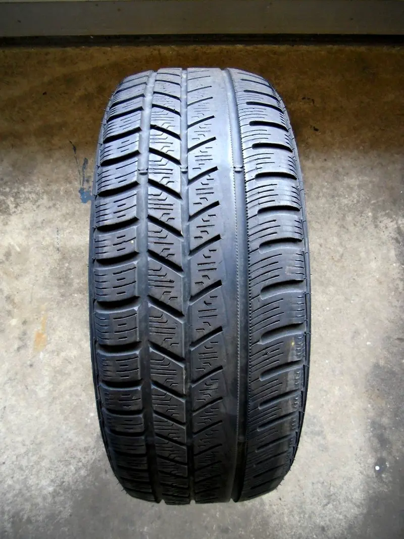 Б/у шина 225/40 R18 Avon Ice Touring ST