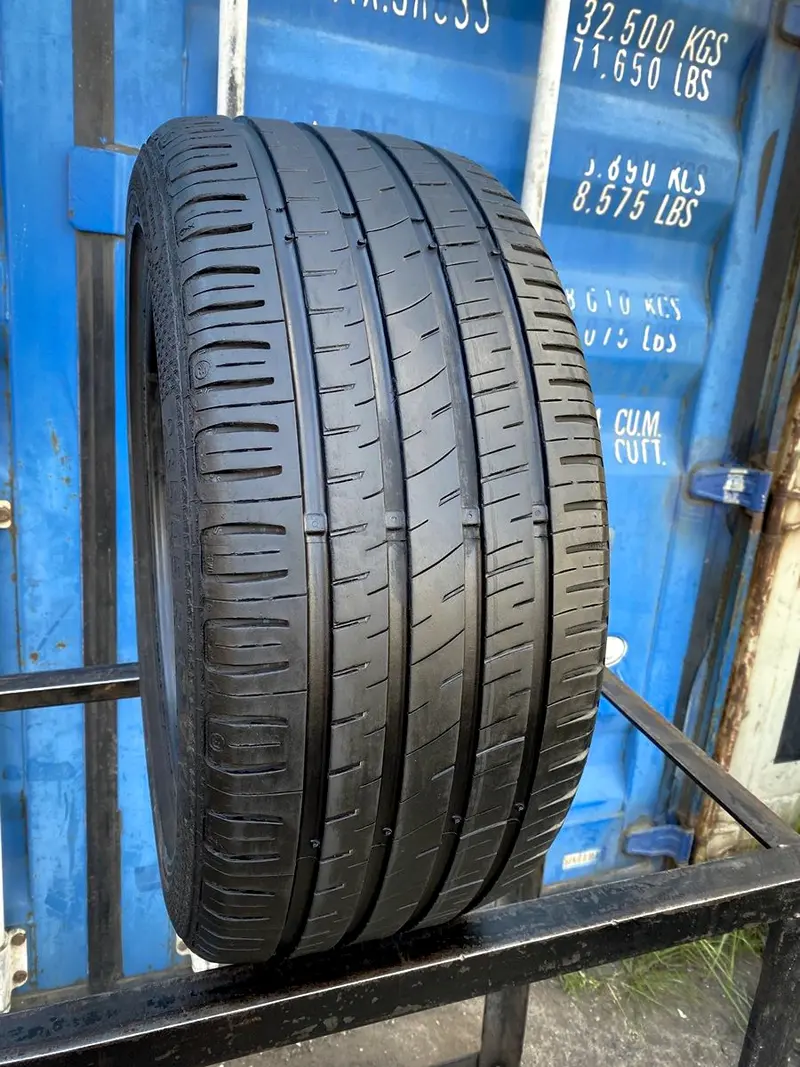 Б/у шина 225/40 R18 Barum Bravuris 3HM