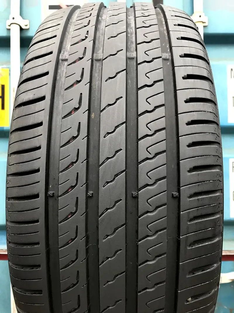 Б/у шина 225/40 R18 Barum Bravuris 5HM