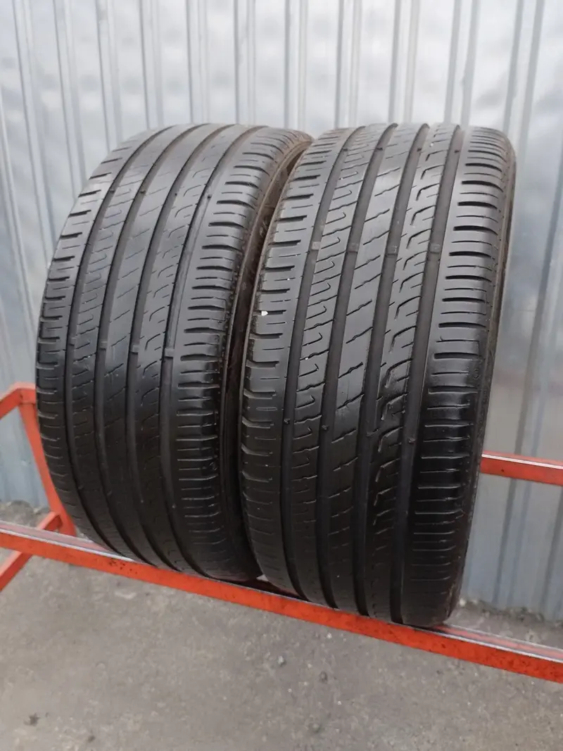 Пара б/у шин 225/40 R18 Barum Bravuris 5HM