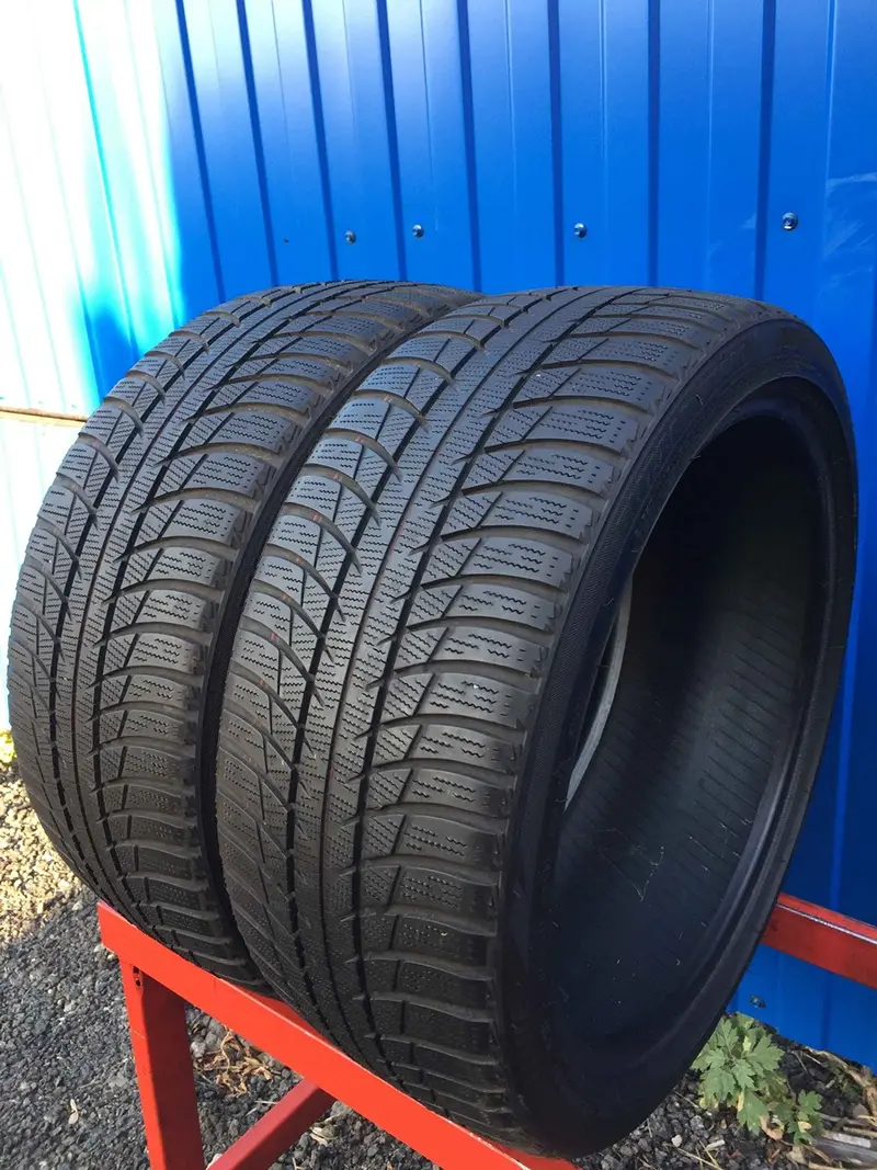 Пара б/у шин 225/40 R18 Bridgestone Blizzak LM-001