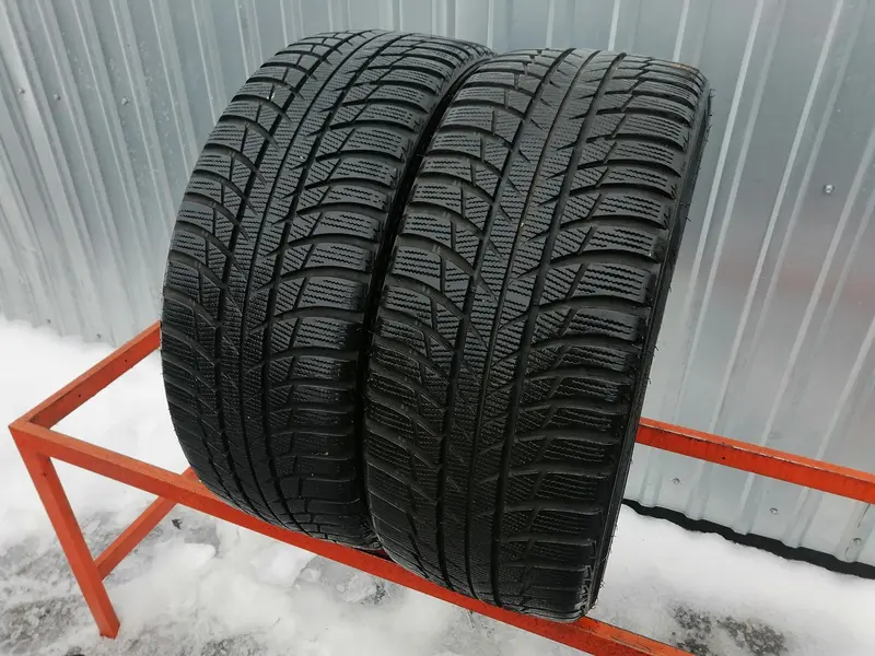 Пара б/у шин 225/40 R18 Bridgestone Blizzak LM-001