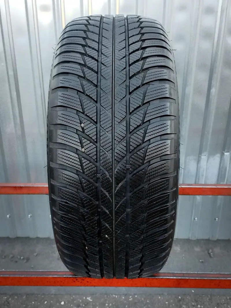 Б/у шина 225/40 R18 Bridgestone Blizzak LM-001 RunFlat, фото 1
