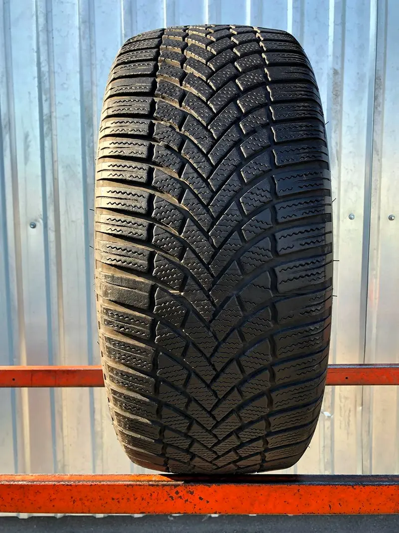 Б/у шина 225/40 R18 Bridgestone Blizzak LM-005