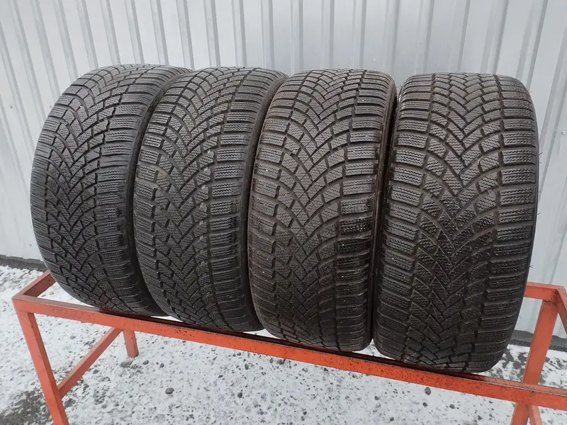 Комплект б/у шин 225/40 R18 Bridgestone Blizzak LM-005