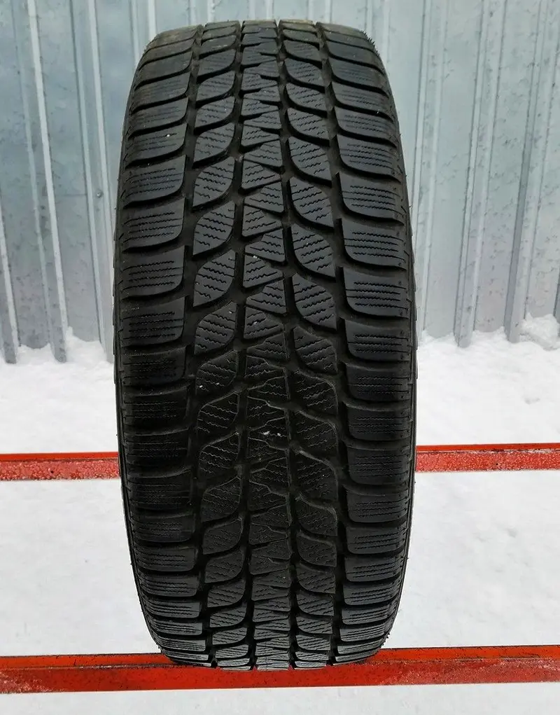 Б/у шина 225/40 R18 Bridgestone Blizzak LM25