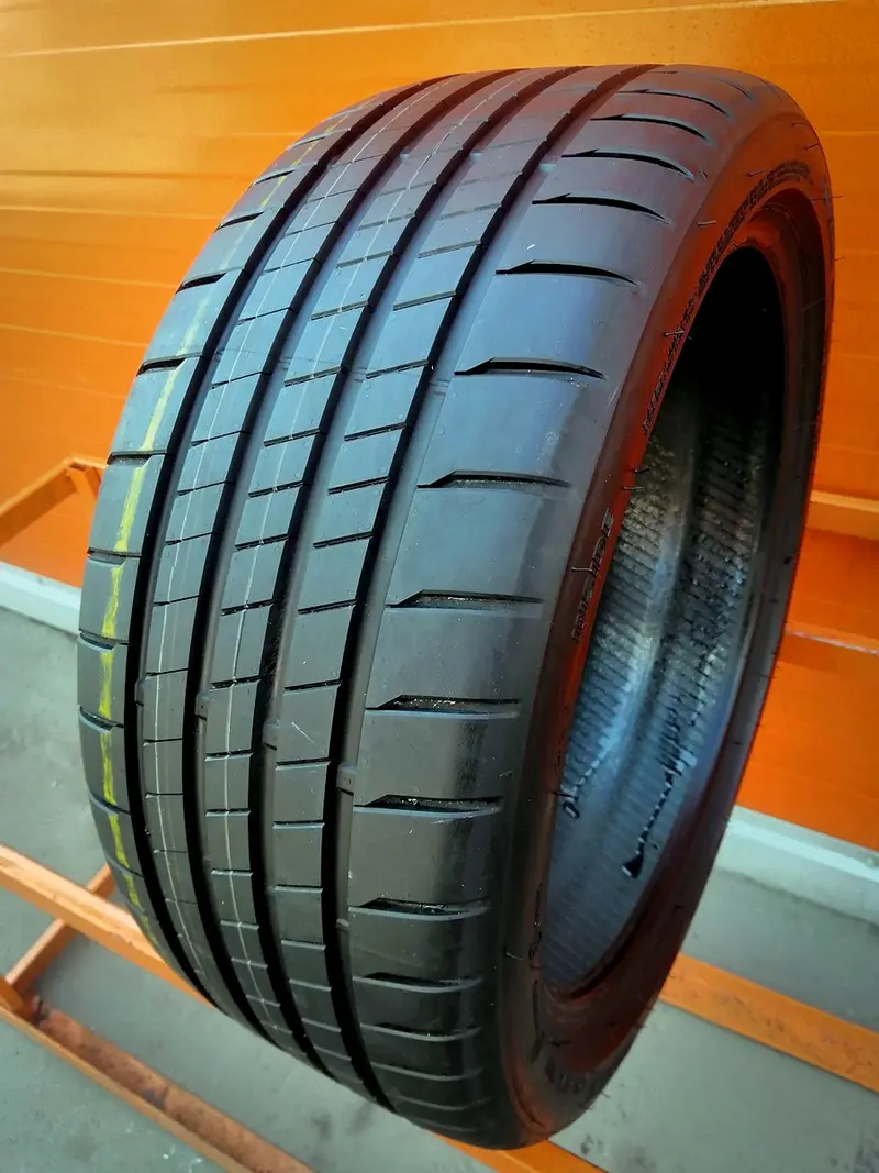 Б/у шина 225/40 R18 Bridgestone Potenza S005