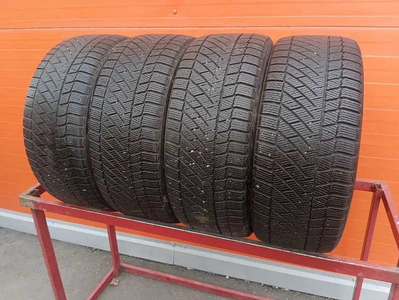 Комплект б/у шин 225/40 R18 Continental ContiVikingContact 6