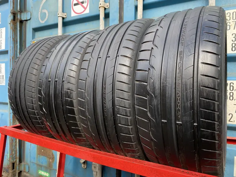 Комплект б/у шин 225/40 R18 Dunlop SP Sport Maxx RT