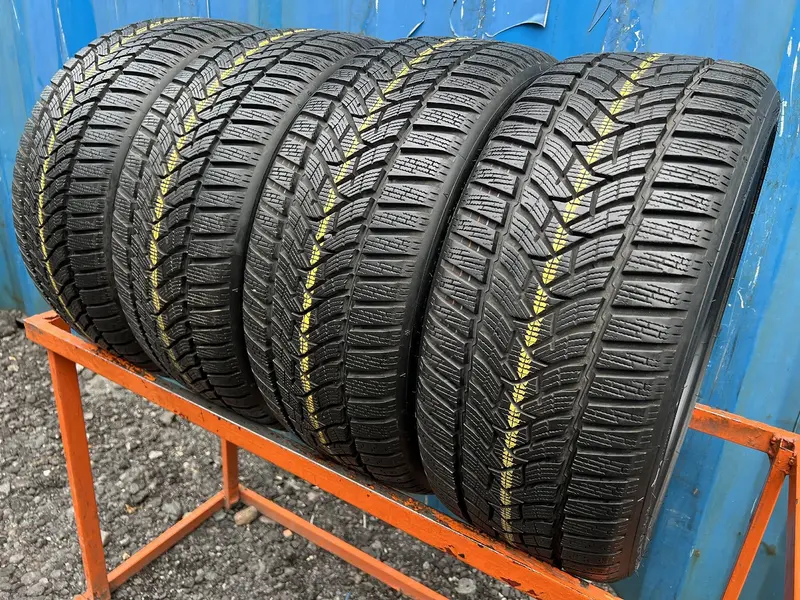 Комплект б/у шин 225/40 R18 Dunlop Winter Sport 5