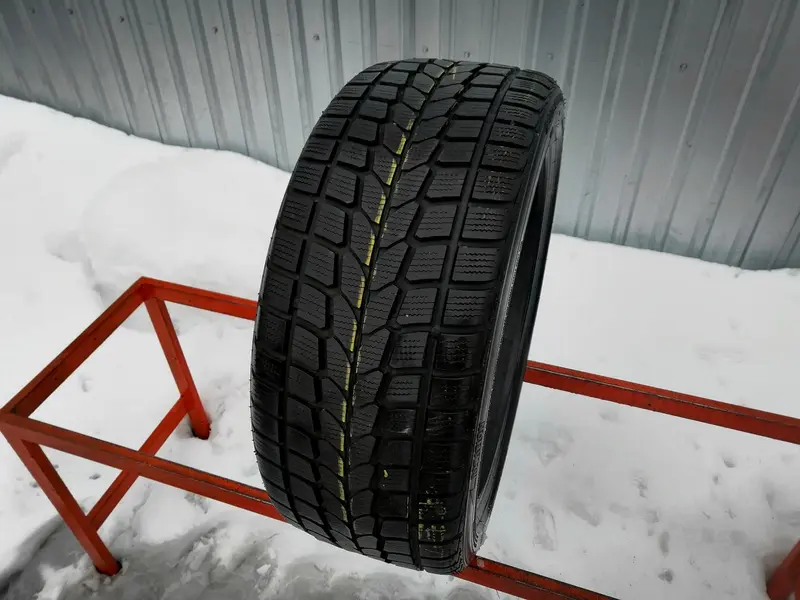 Б/у шина 225/40 R18 Falken Eurowinter HS-437