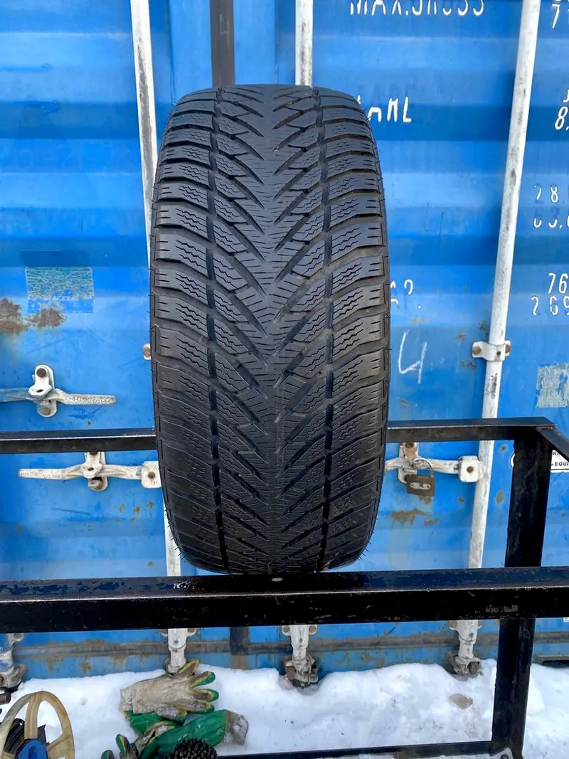 Б/у шина 225/40 R18 Goodyear Eagle Ultra Grip GW-3