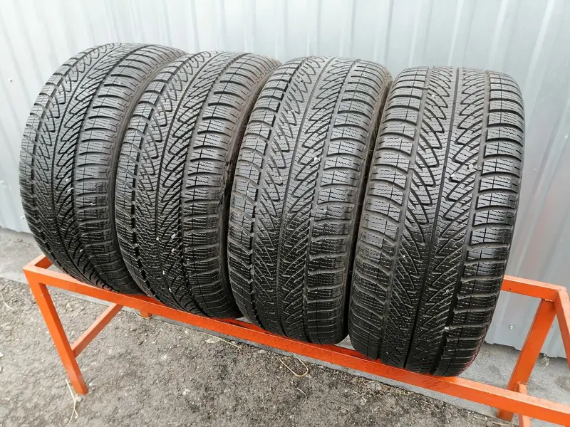 Комплект б/у шин 225/40 R18 Goodyear Ultra Grip 8 Performance