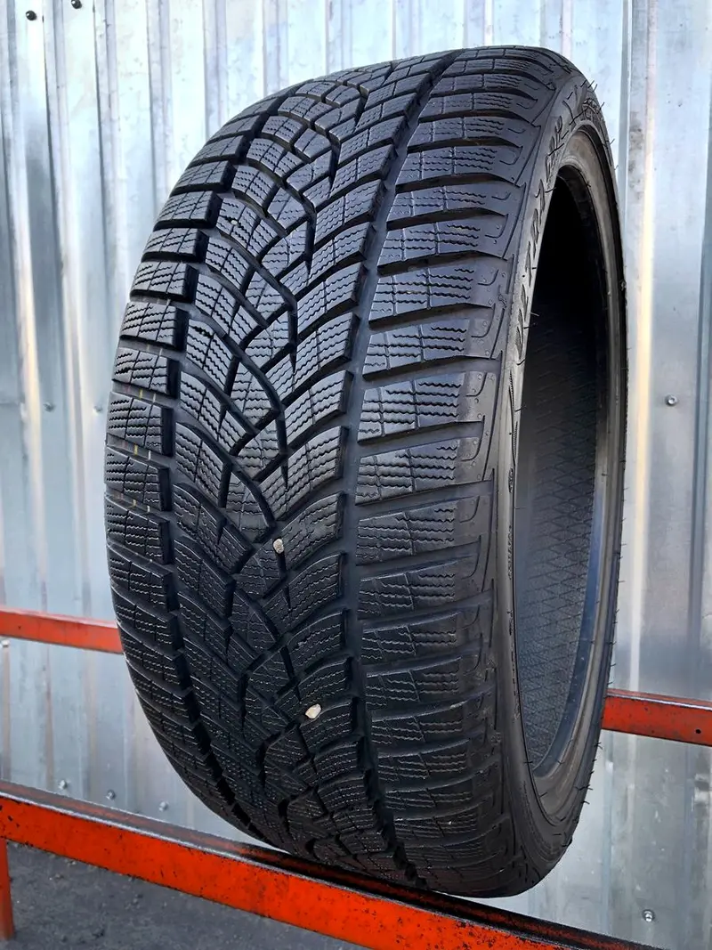 Б/у шина 225/40 R18 Goodyear Ultra Grip Perfomance GEN-1
