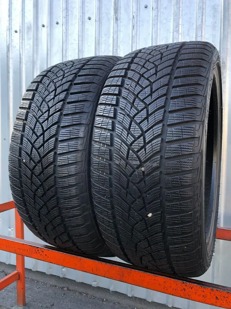 Пара б/у шин 225/40 R18 Goodyear Ultra Grip Perfomance GEN-1