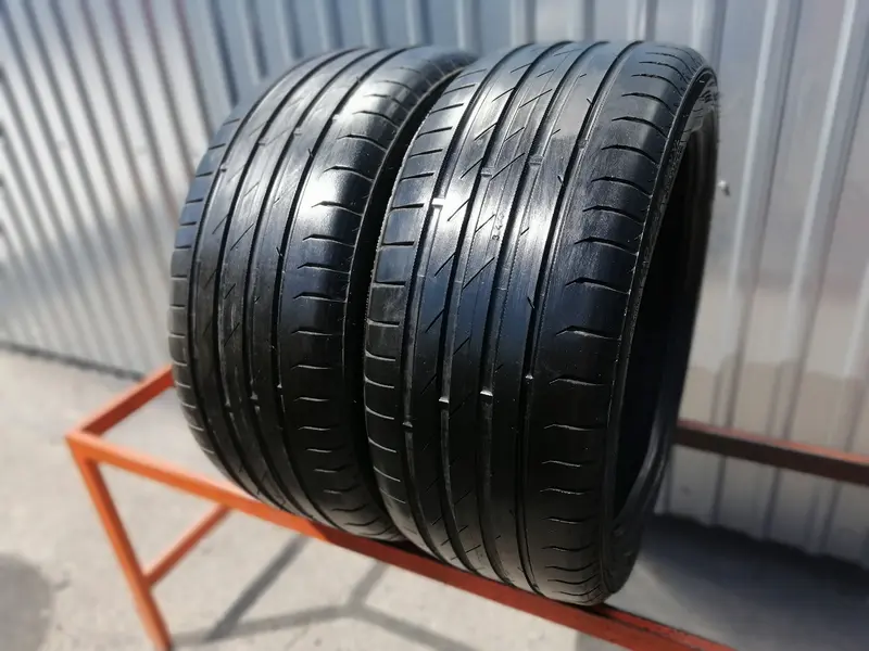 Пара б/у шин 225/40 R18 Nokian Hakka Black