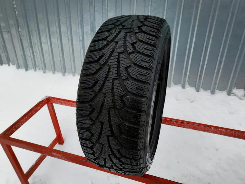Б/у шина 225/40 R18 Nokian Hakkapeliitta RSi