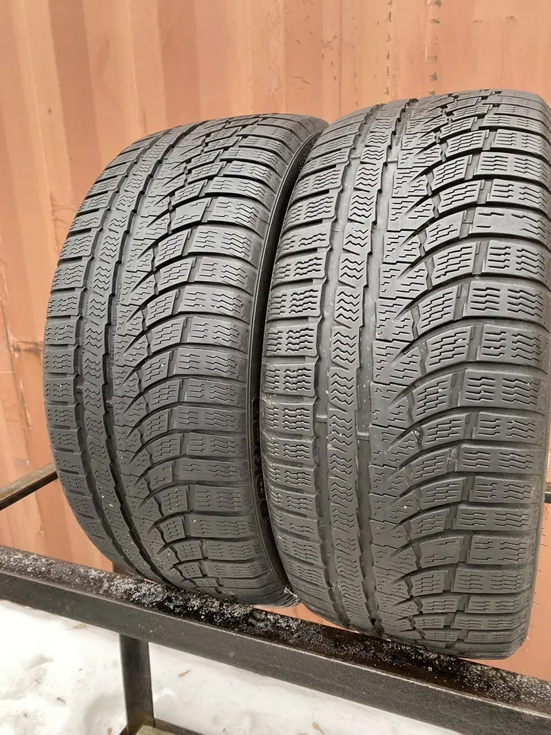 Пара б/у шин 225/40 R18 Nokian WR A4