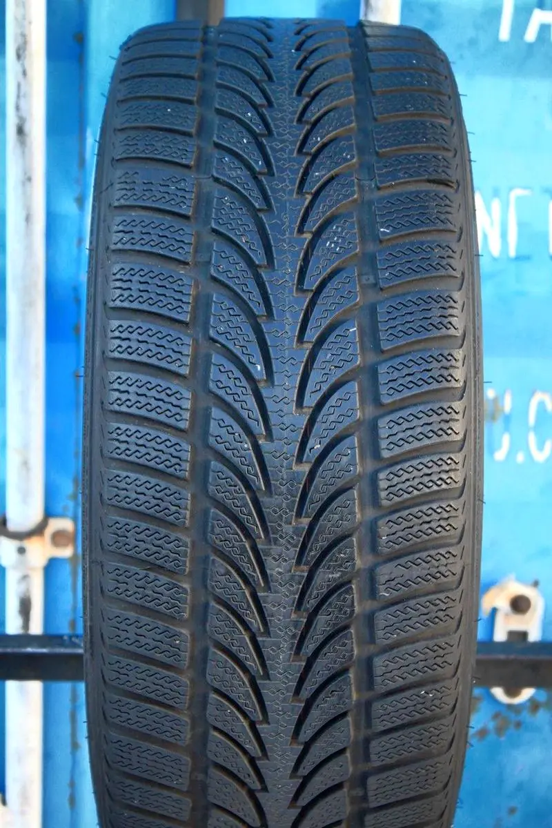 Б/у шина 225/40 R18 Nokian WR