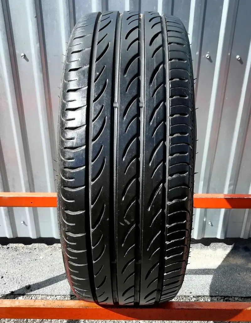 Б/у шина 225/40 R18 Pirelli P Zero Nero