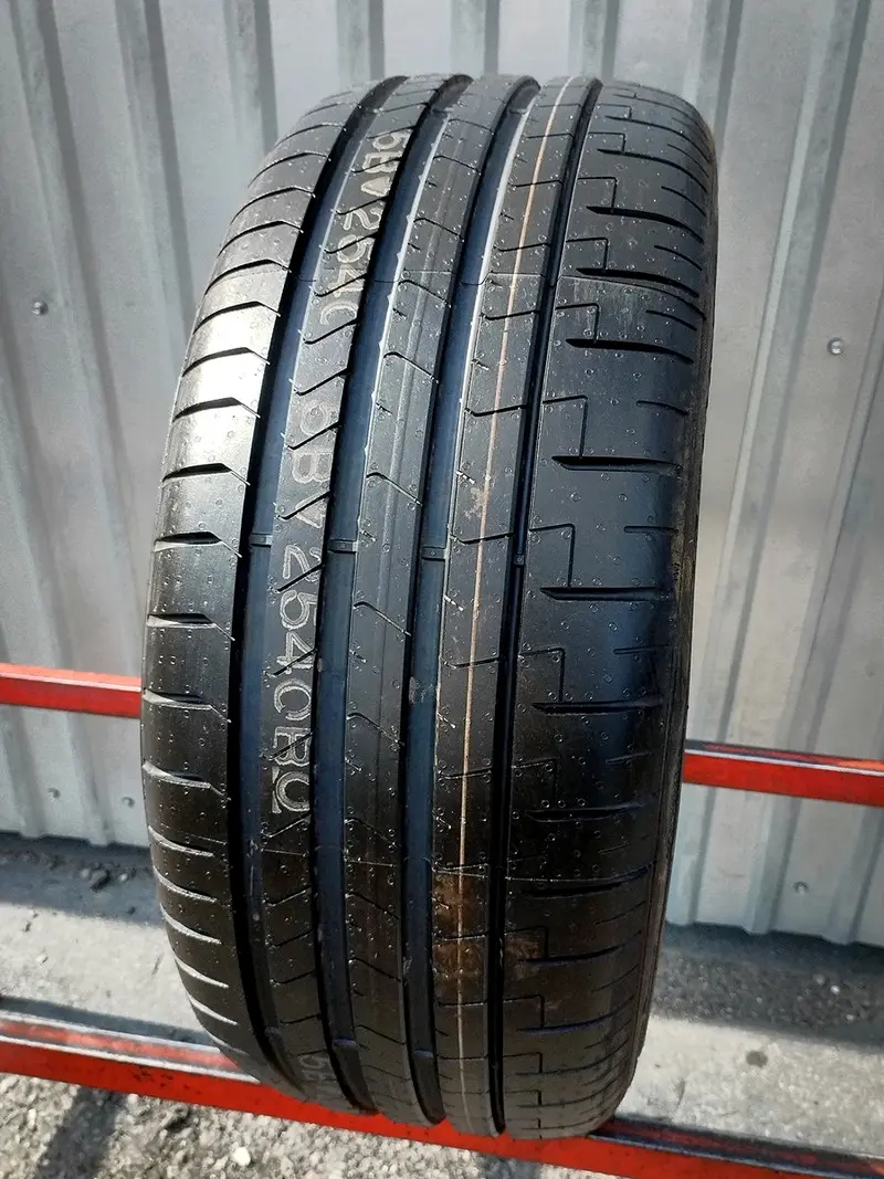 Б/у шина 225/40 R18 Pirelli P Zero PZ4