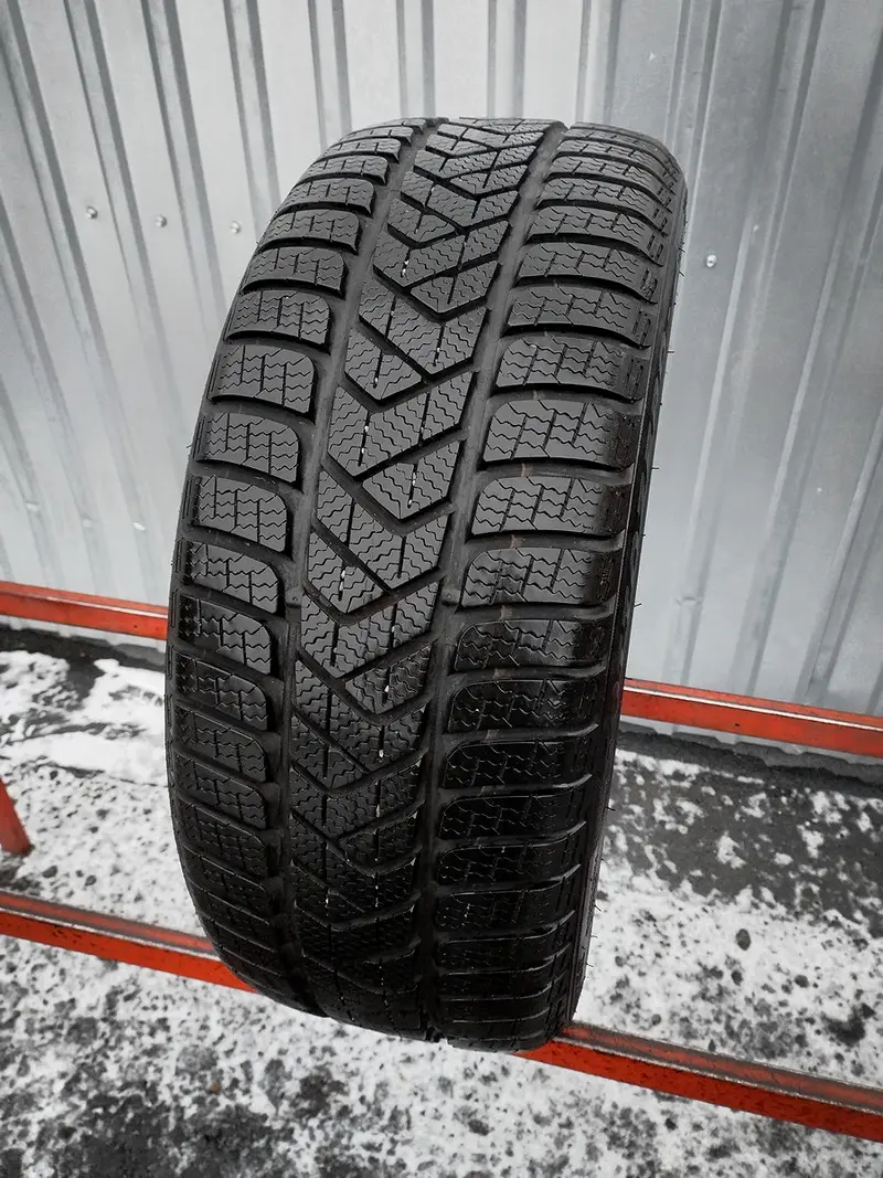 Б/у шина 225/40 R18 Pirelli Winter Sottozero 3