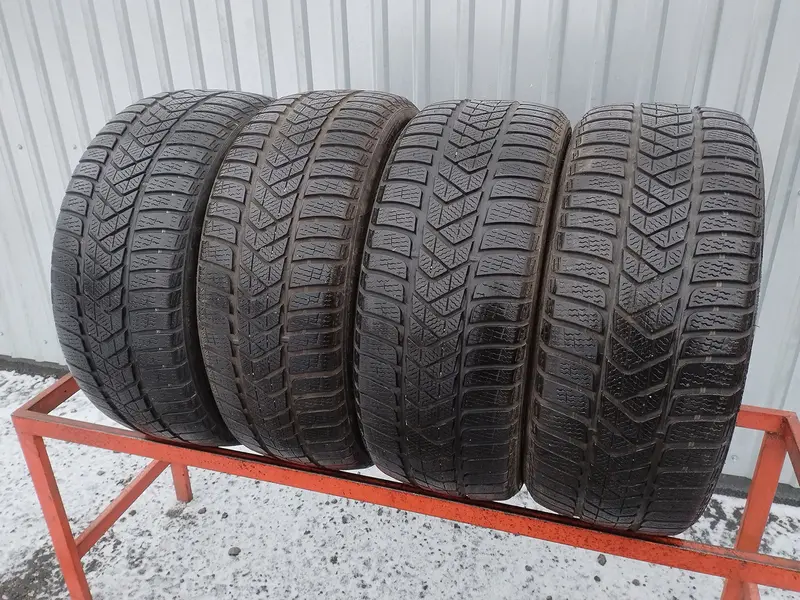 Комплект б/у шин 225/40 R18 Pirelli Winter Sottozero 3