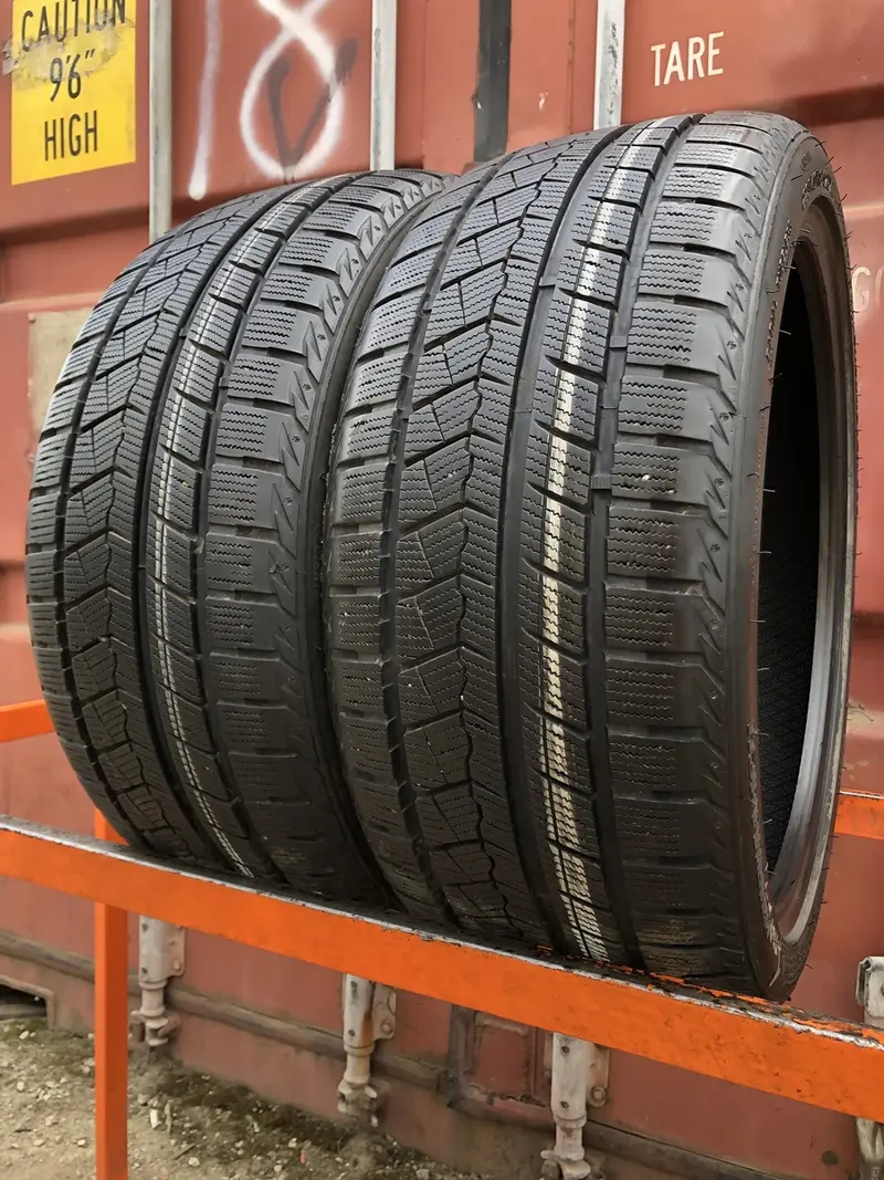 Пара б/у шин 225/40 R18 Roadmarch Snowrover 868