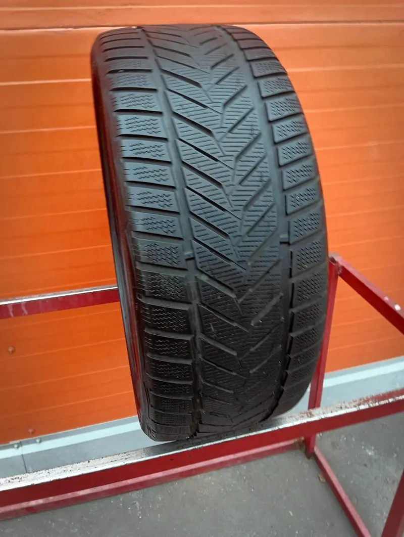 Б/у шина 225/40 R18 Vredestein Wintrac Xtreme S