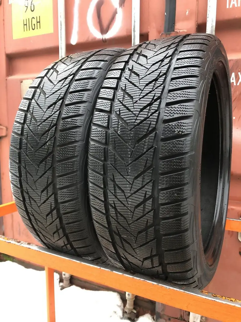 Пара б/у шин 225/40 R18 Vredestein Wintrac Xtreme S