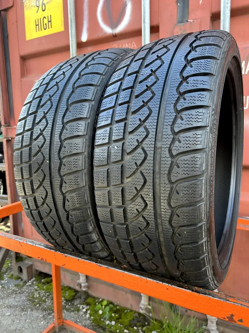 Пара б/у шин 225/40 R18 Yokohama AVS Winter, фото 1