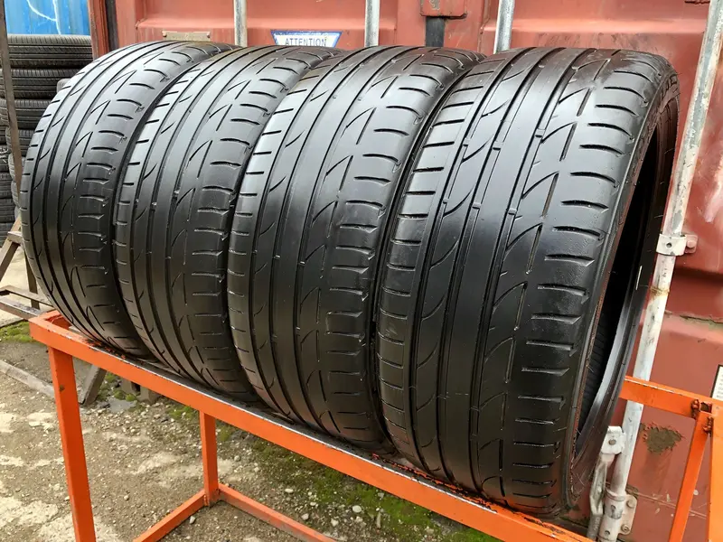 Комплект б/у шин 225/40 R19 Bridgestone Potenza S001
