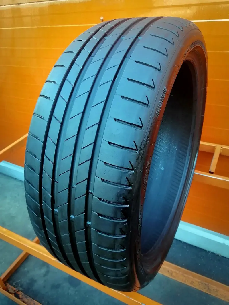 Б/у шина 225/40 R19 Bridgestone Potenza S001 RFT