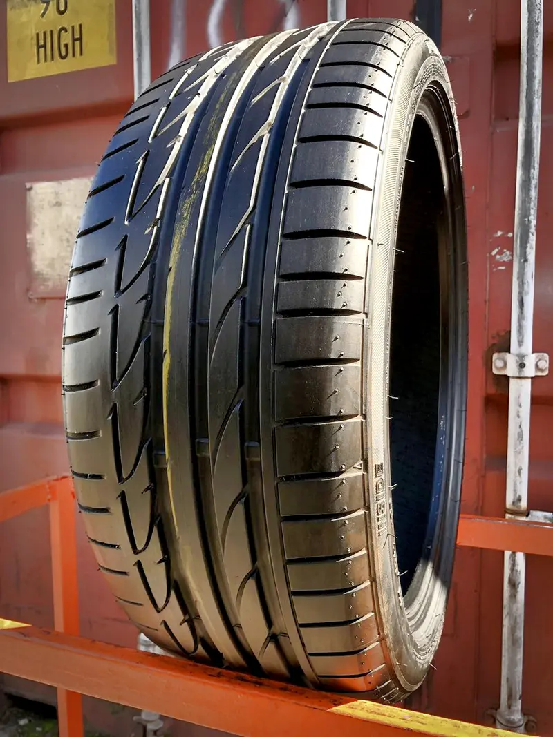 Б/у шина 225/40 R19 Bridgestone Potenza S001 RFT