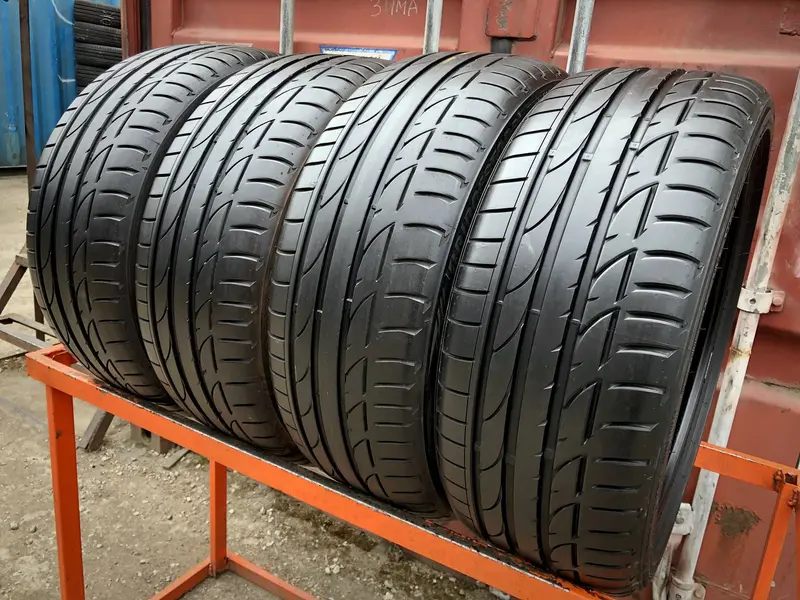 Комплект б/у шин 225/40 R19 Bridgestone Potenza S001 RFT