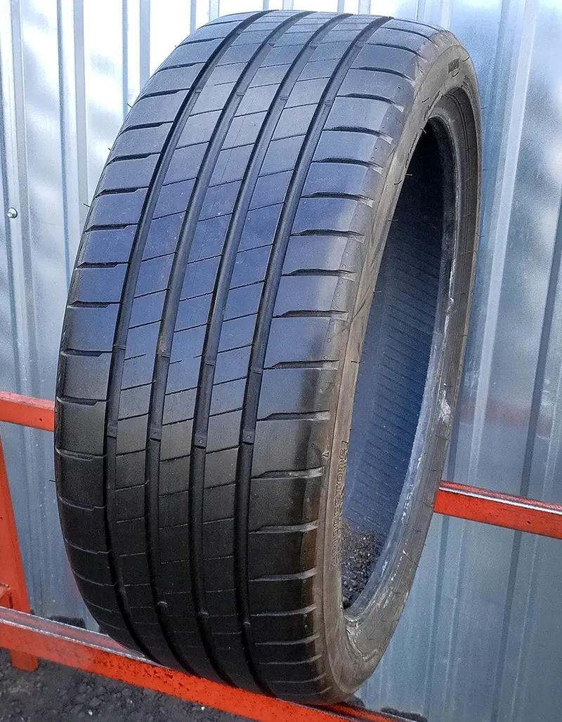 Б/у шина 225/40 R19 Bridgestone Potenza S005
