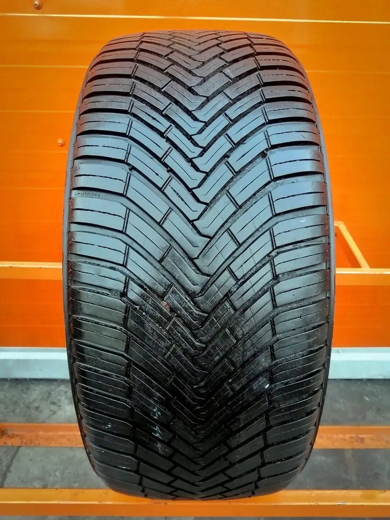 Б/у шина 225/40 R19 Continental AllSeasonContact