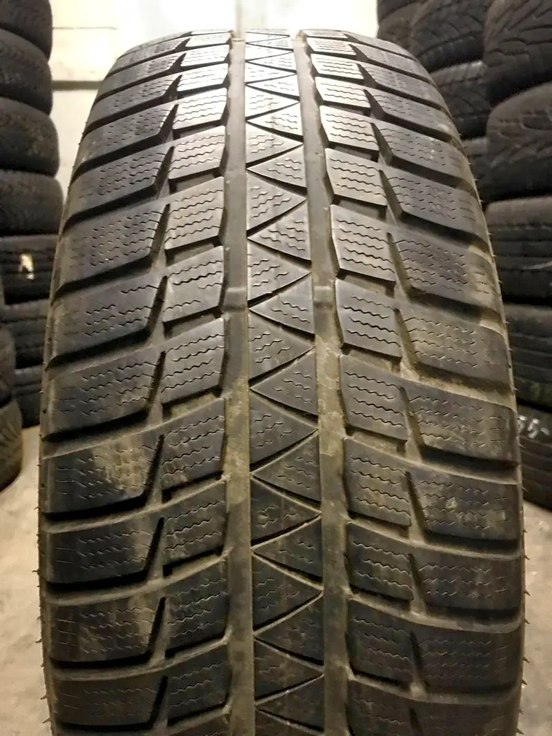 Б/у шина 225/40 R19 Falken Eurowinter HS-449