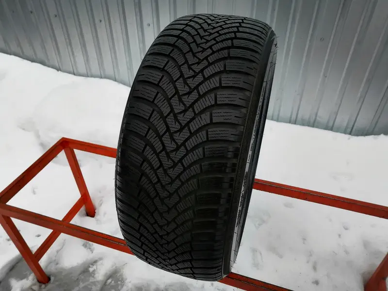 Б/у шина 225/40 R19 Falken Eurowinter HS01, фото 1