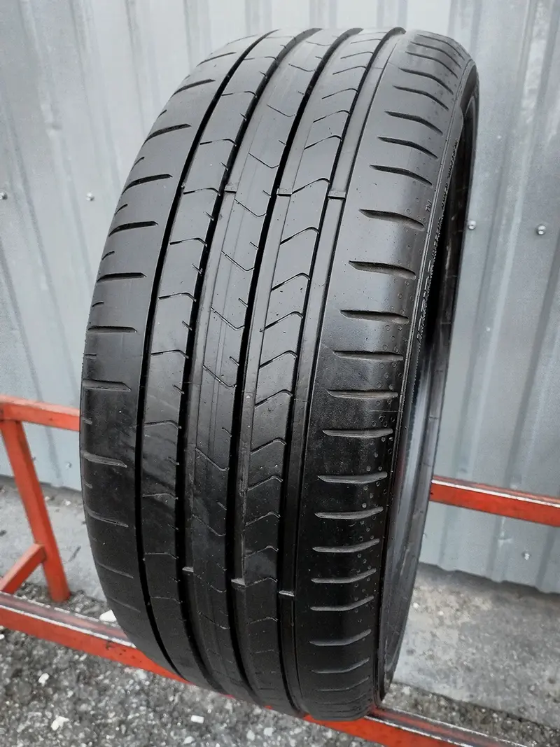 Б/у шина 225/40 R19 Pirelli P Zero PZ4